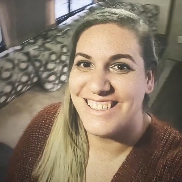 Meet your Posher, Rica - Picture 2 of 6